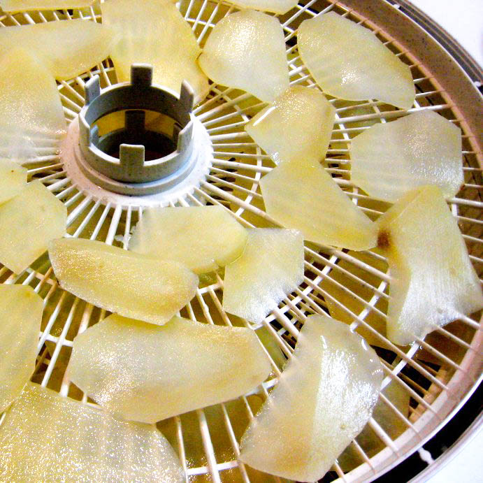 Dehydrate potatoes in a food dehydrator