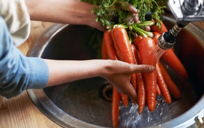 cleaning vegetables for canning